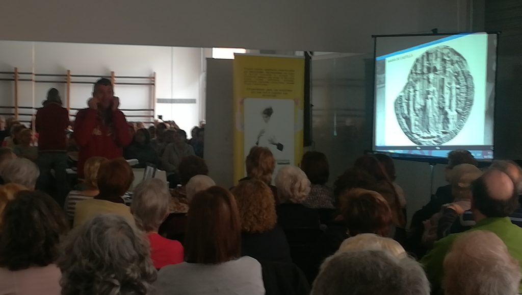 Las mujeres fascinantes en la Universitat Popular del Cabañal.